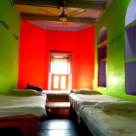 Yogi Lodge Varanasi Exterior photo