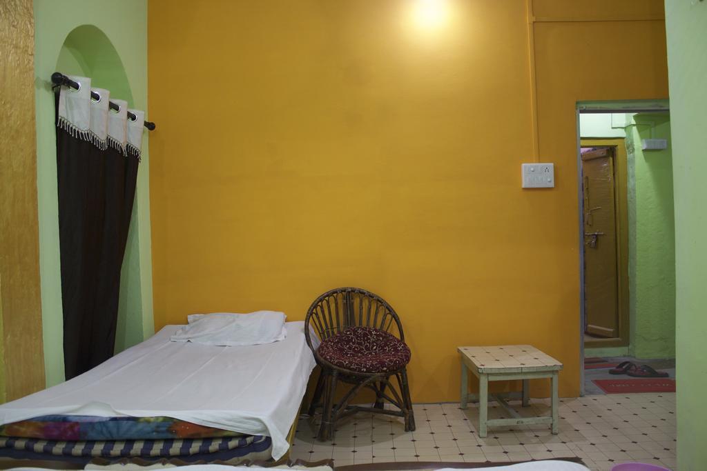 Yogi Lodge Varanasi Exterior photo