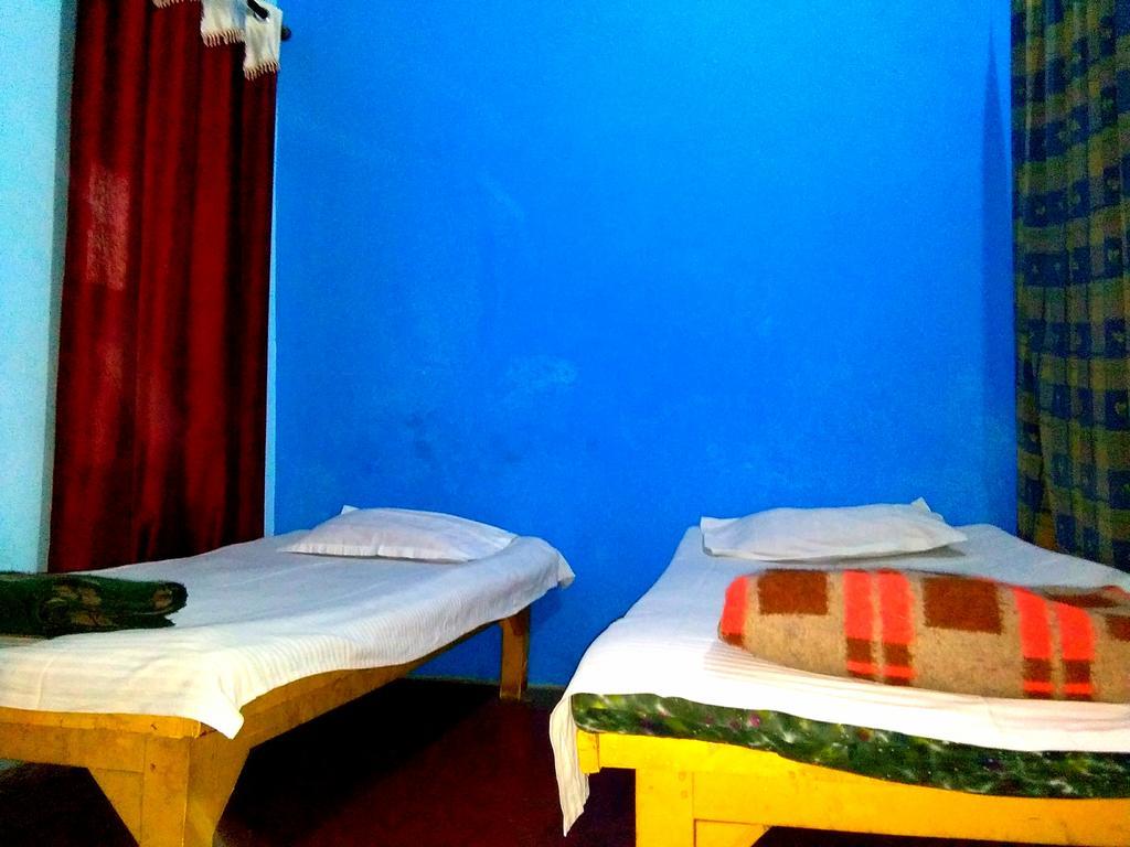 Yogi Lodge Varanasi Exterior photo