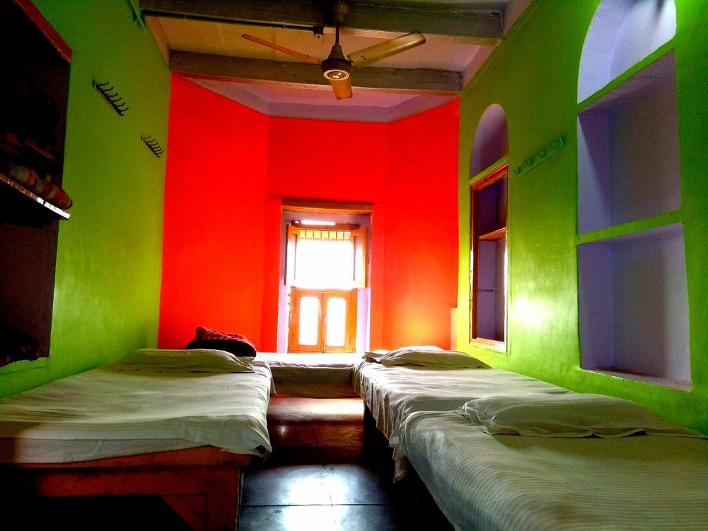 Yogi Lodge Varanasi Exterior photo